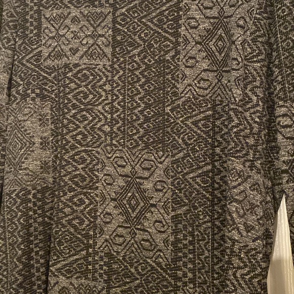 BKE fitted long sleeve top size Large - Picture 3 of 5